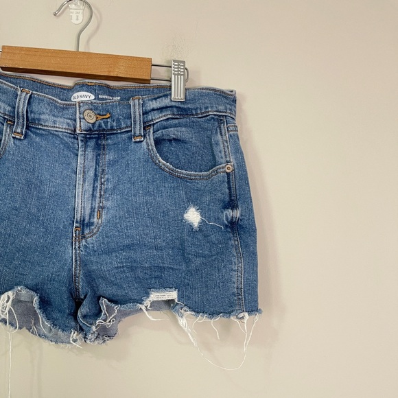 Old Navy Womens Jean Shorts Size 4 Blue Boyfriend Short Mid Rise Distressed - Picture 3 of 10